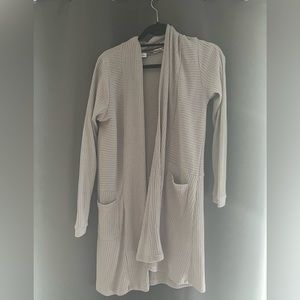Beige cardigan with two pockets